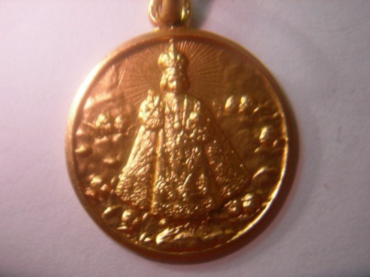 MEDALLAS NIÑO JESUS DE PRAGA EN ORO Y EN PLATA.